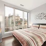 2Bdrm Luxurious Condo In Heart Of Downtown