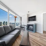 Beautiful Dt 3 Bed 2Bath Apat Free Parking & Pool