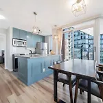 Beautiful Dt 3 Bed 2Bath Apat Free Parking & Pool