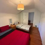 Budget Room In Vancouver Near Ubc, Kerrisdale Shopping Distt