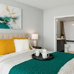 Cozy And Chic 2Br Home With Incredible Light And Views