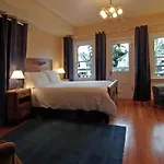 Corkscrew Inn