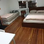 5 Star Location Downtown Core 1035 Granville St 6Bed-Rooms Unit 16 People Available