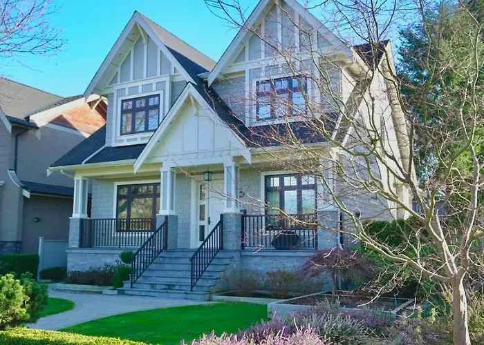 Balaclava Park House Close Ubc And Downtown