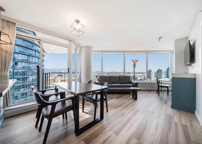 Beautiful Dt 3 Bed 2Bath Apat Free Parking & Pool