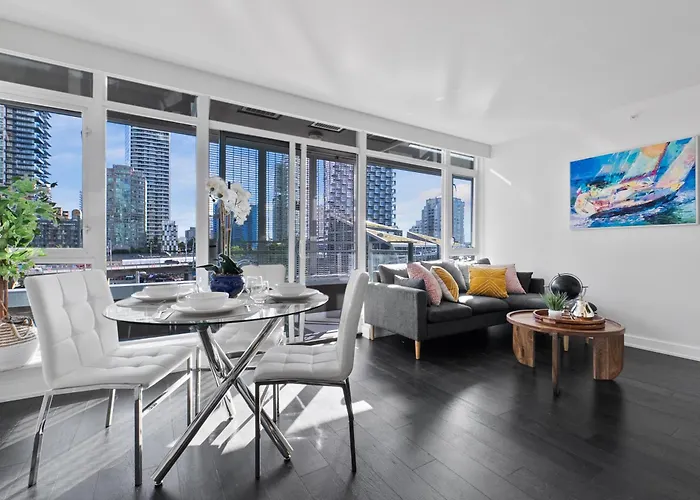 High Rise 2 Bedroom Condo With Balcony And Spectacular Views