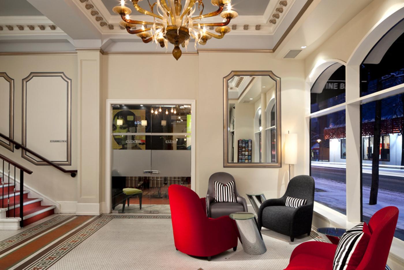Moda Hotel Vancouver