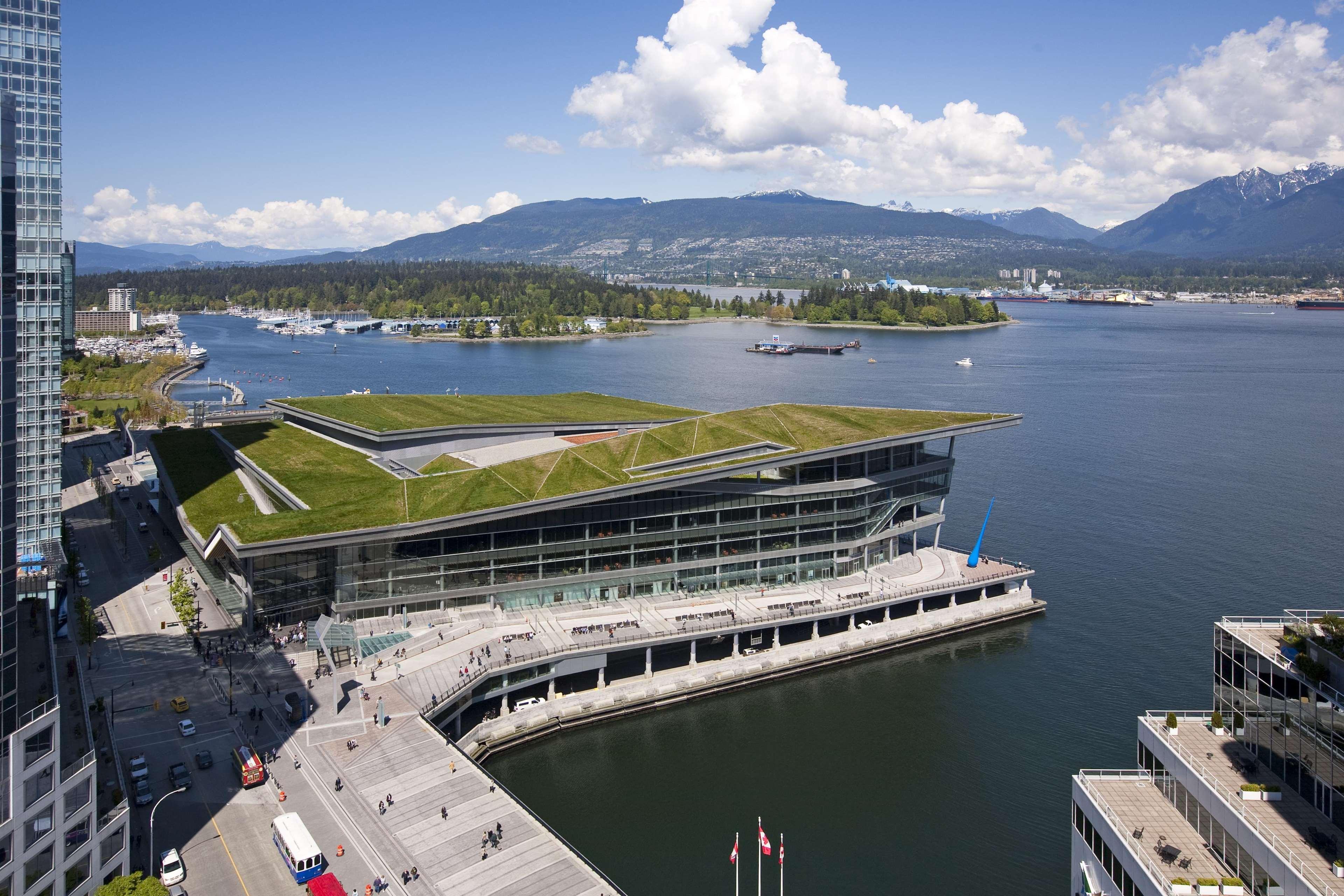 Fairmont Waterfront Hotel 5*