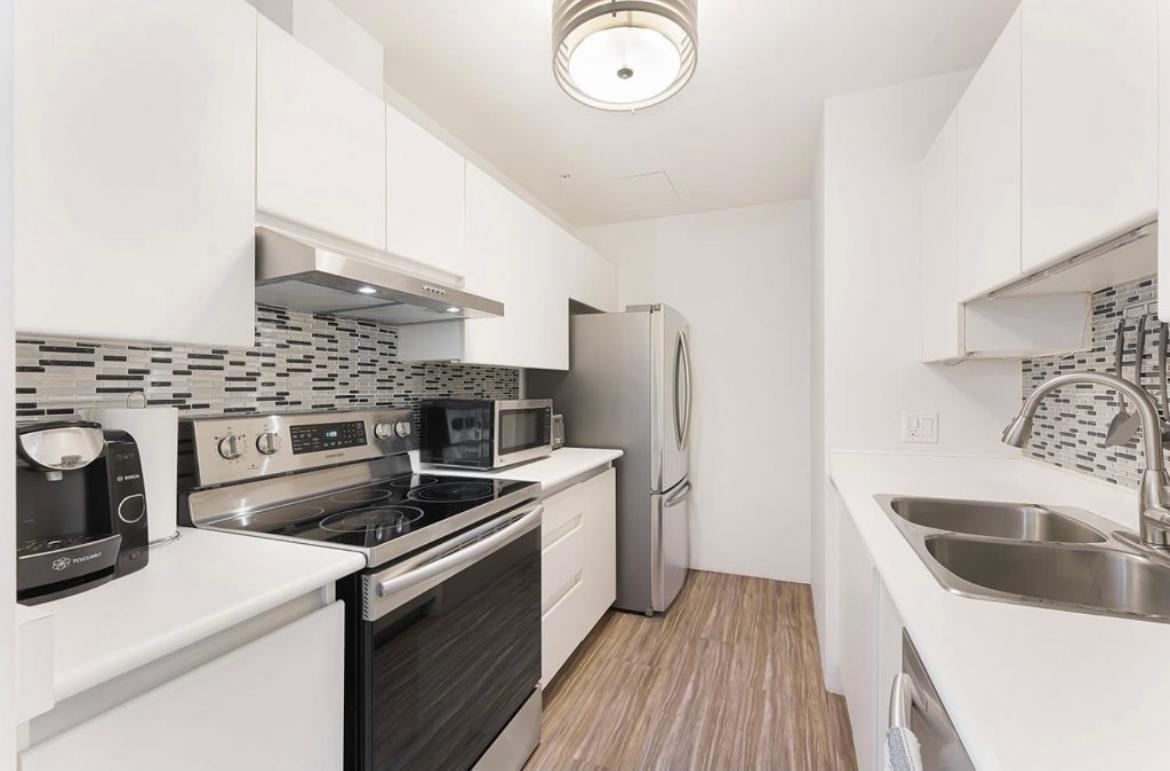 2bdrm Luxurious In Heart Of Downtown * Vancouver