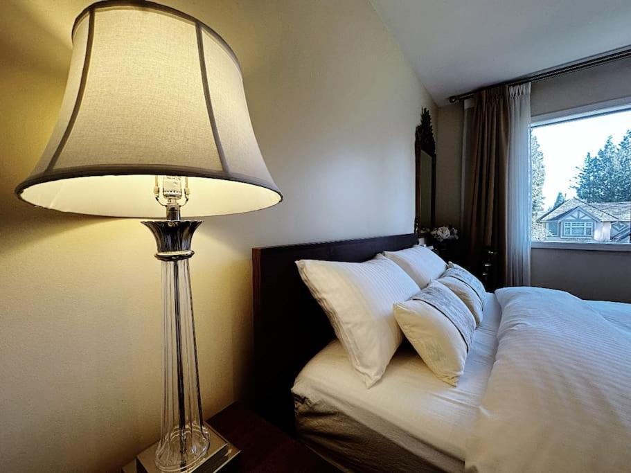 Super Cosy 8bed & 6bath In Heart Near To Airport And Downtown Villa *