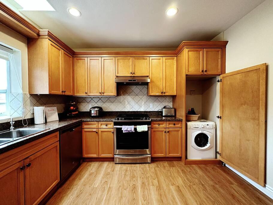 Villa Super Cosy 8bed & 6bath In Heart Near To Airport And Downtown
