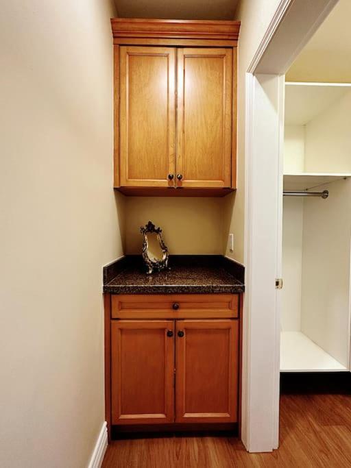 Super Cosy 8bed & 6bath In Heart Near To Airport And Downtown *