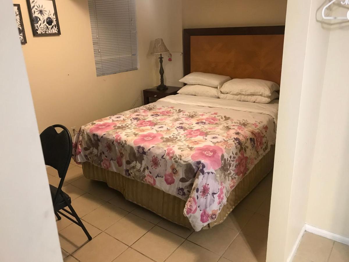 Guest house West