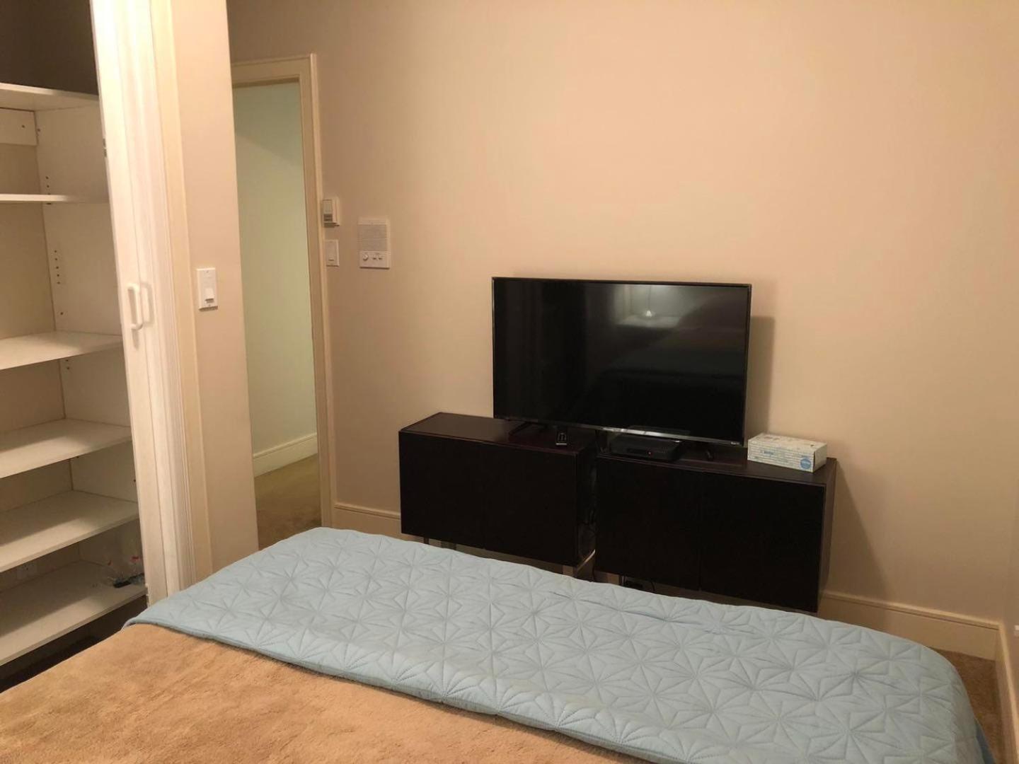 Comfort Guest Close Subway Station And Downtown Vancouver, Ubc, Restaurant And 7-eleven Convenience Store Homestay *