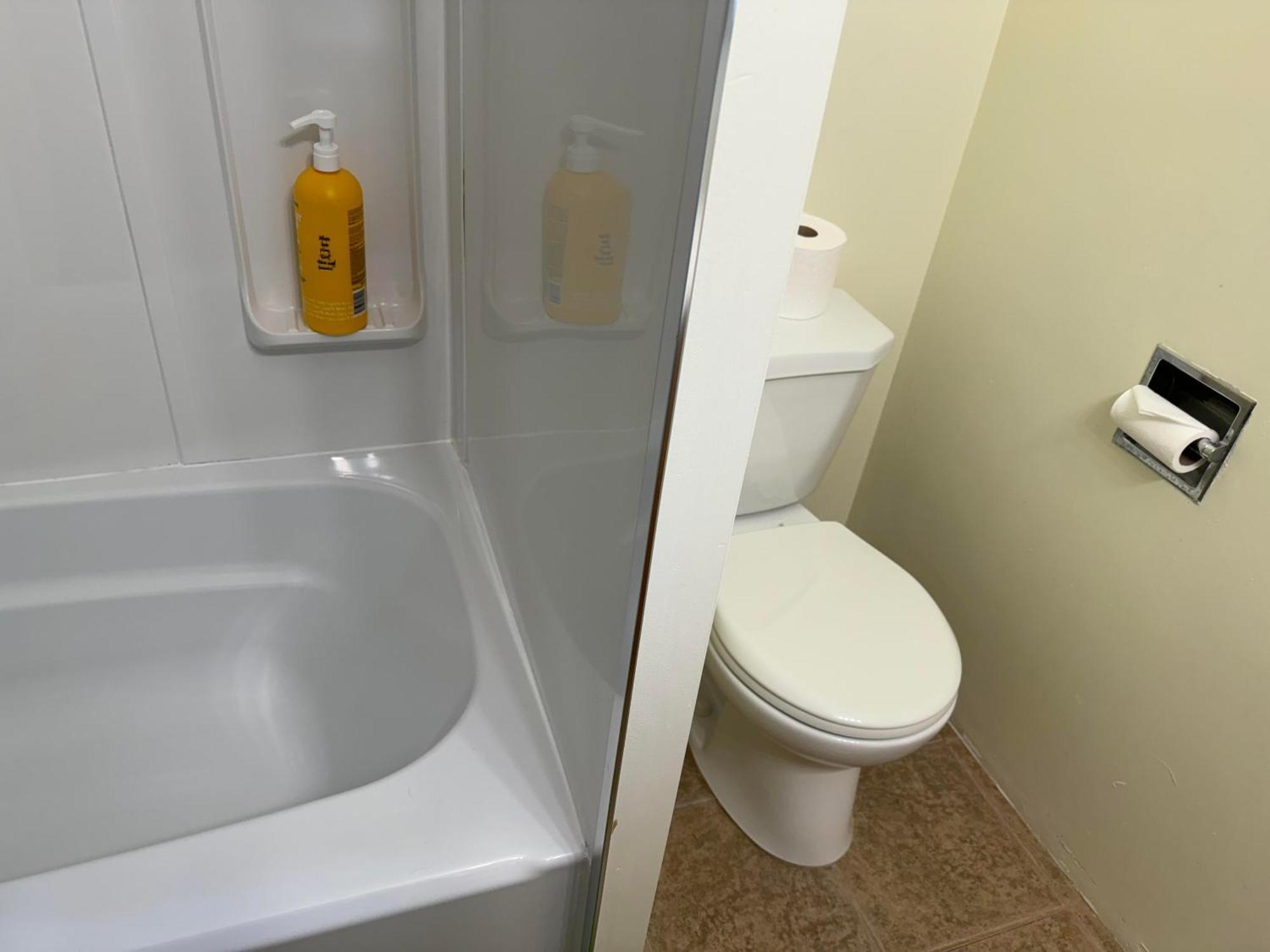 Homestay Comfort Guest Close Subway Station And Downtown Vancouver, Ubc, Restaurant And 7-eleven Convenience Store Vancouver