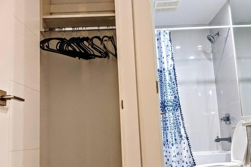 2 Bedrooms Free Parking Location