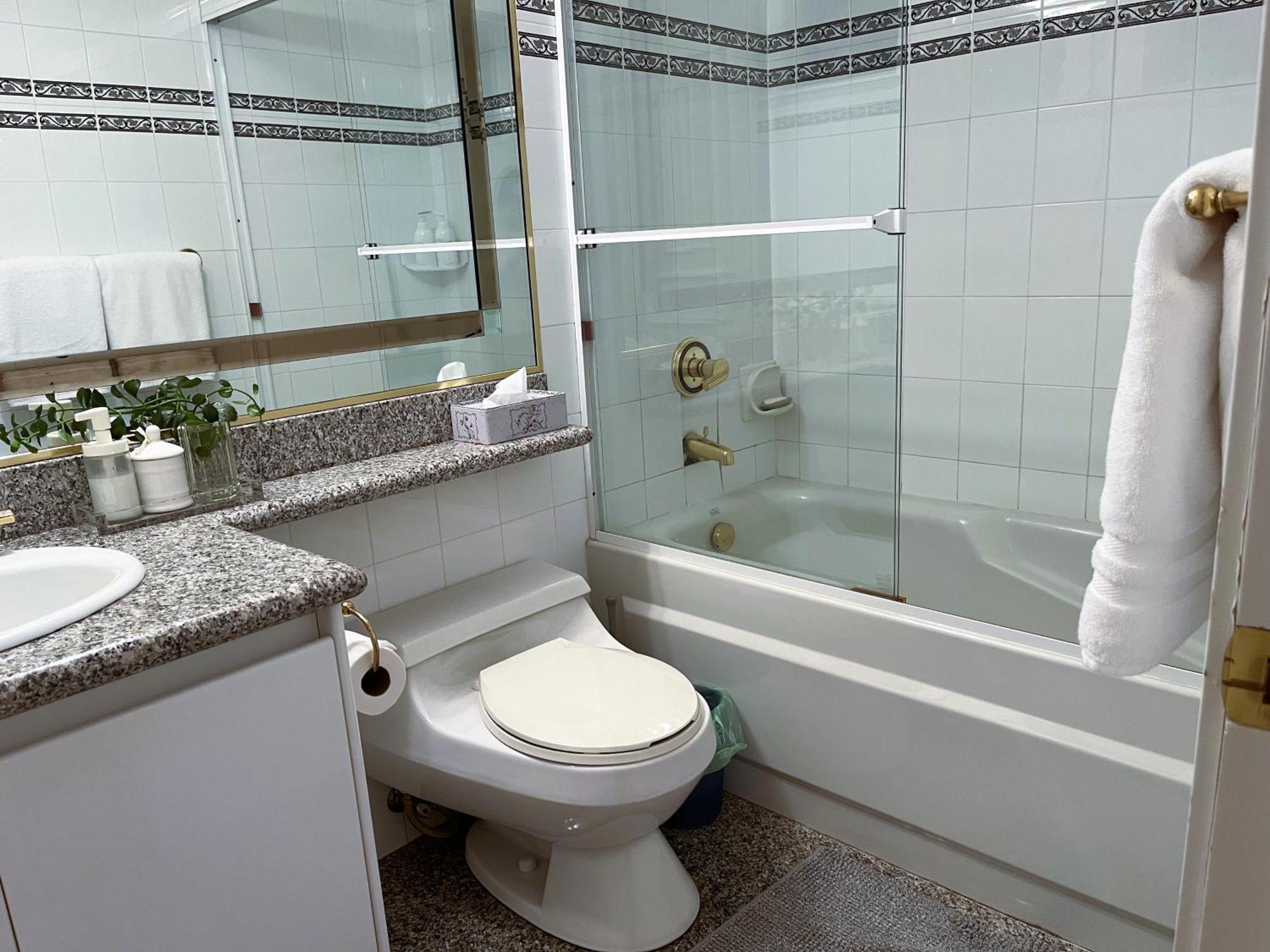 Homestay Nest Near Yvr Ubc Downtown Vancouver