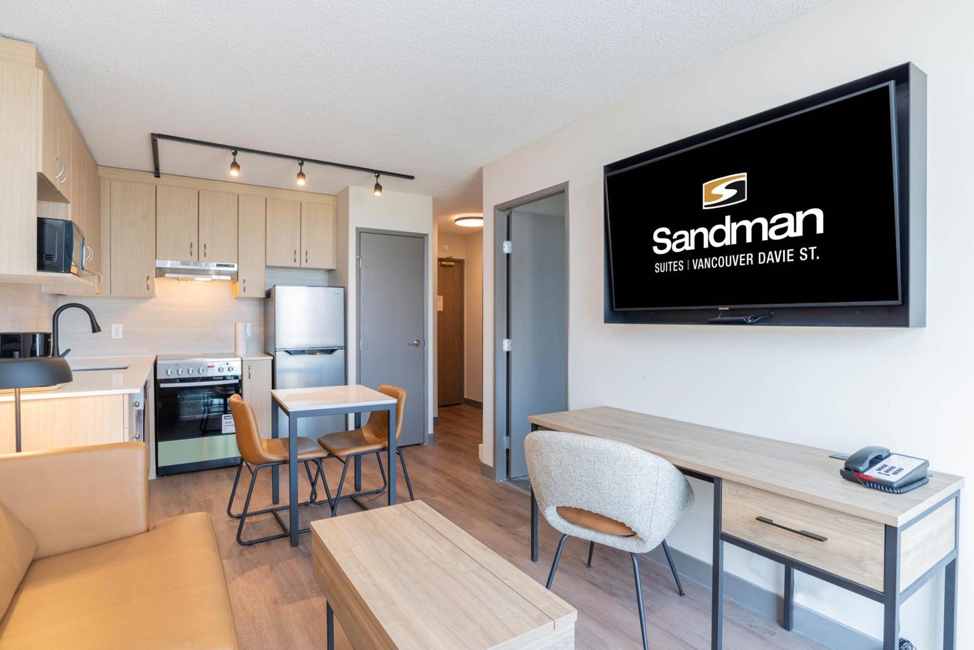Sandman On Davie Hotel 3*