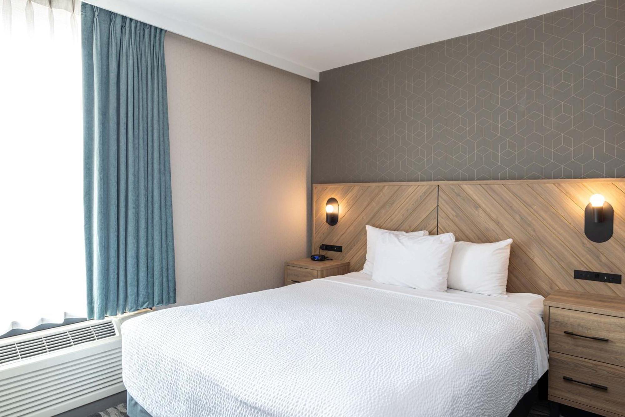 Hotel Sandman On Davie Vancouver