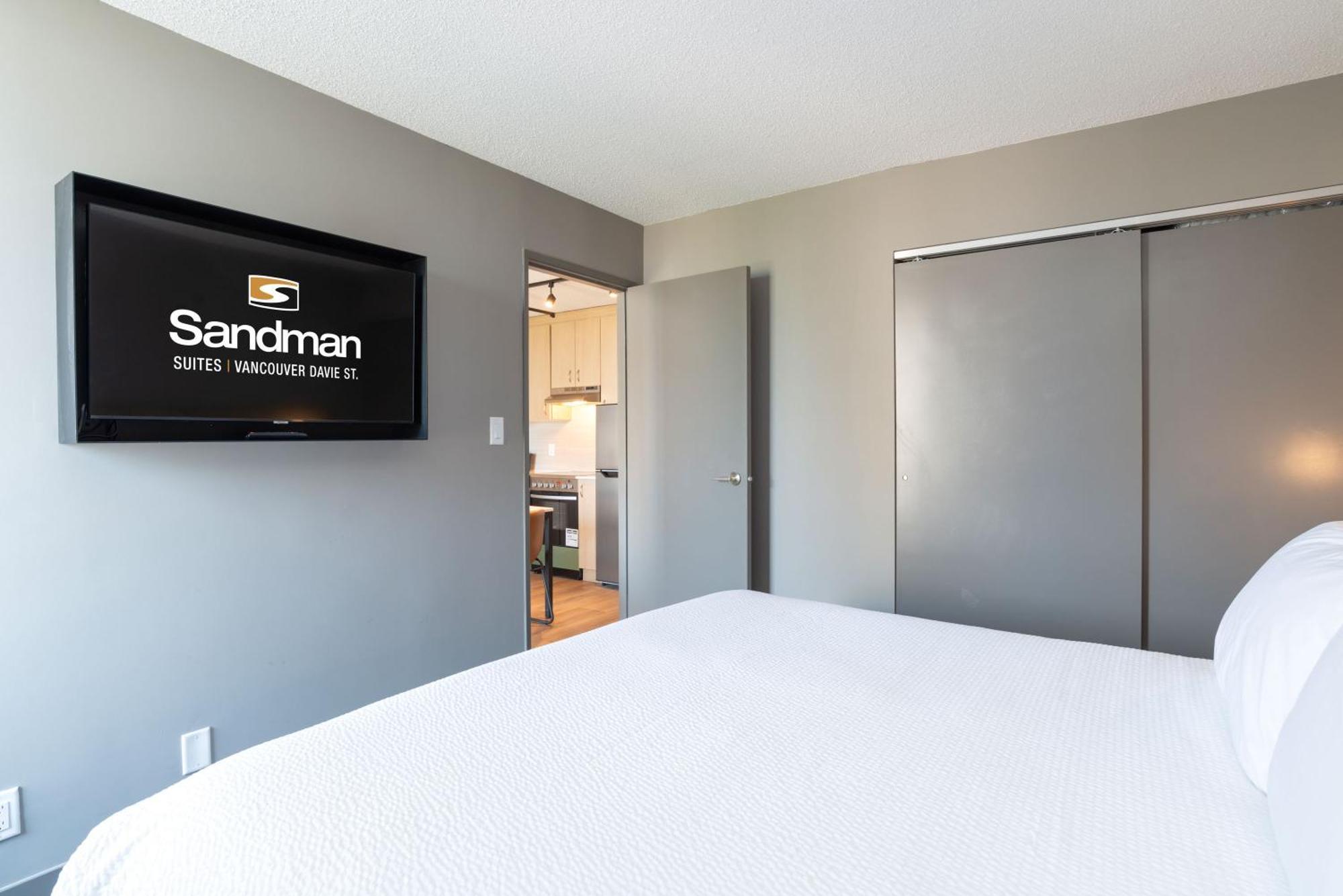 Sandman On Davie Hotel 3*