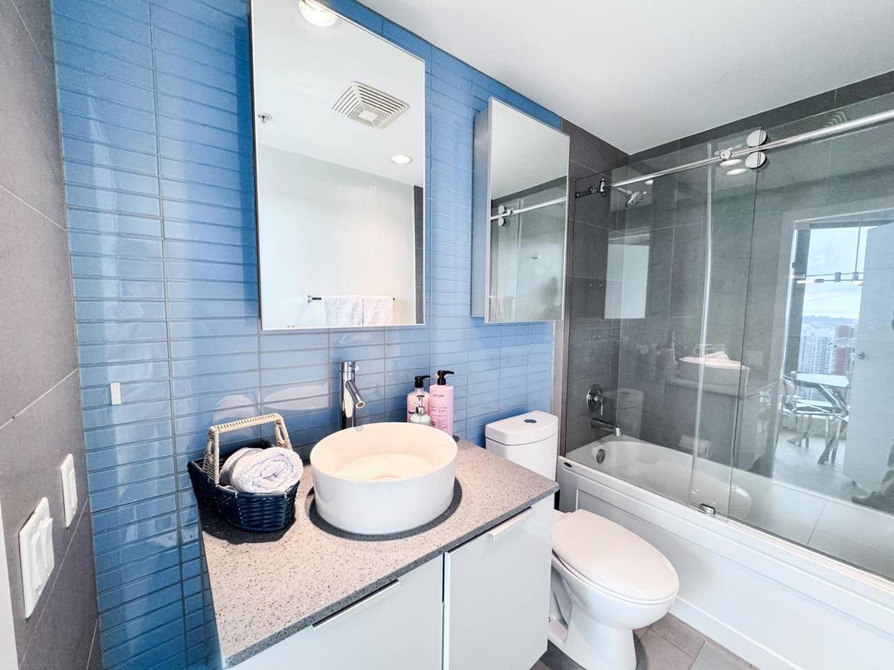 Luxury 2 Bedroom 40th Floor In Downtown Van * Vancouver
