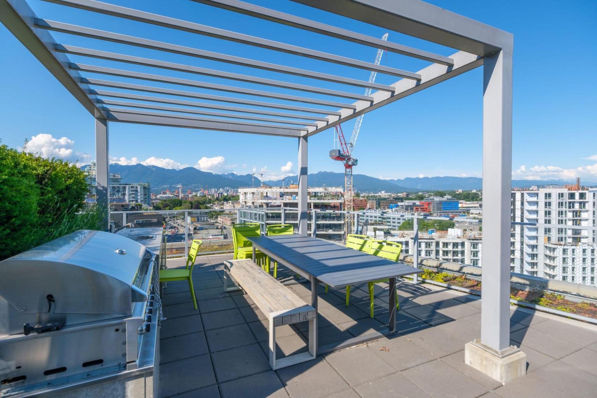 Apartment Brand New 2-bedroom In Central Location *