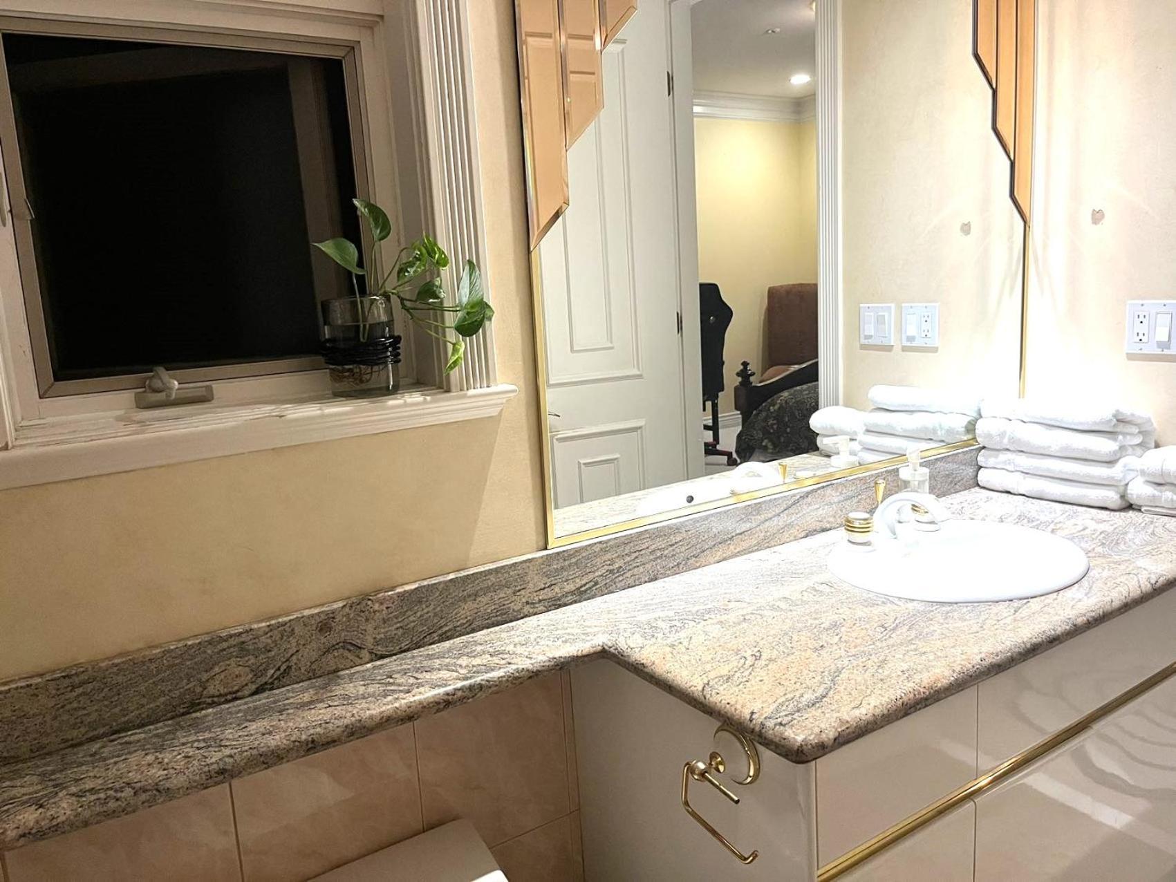 Homestay Nest Near Yvr Ubc Downtown