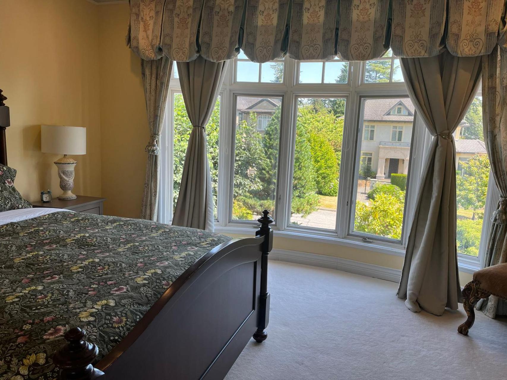 Nest Near Yvr Ubc Downtown Homestay *