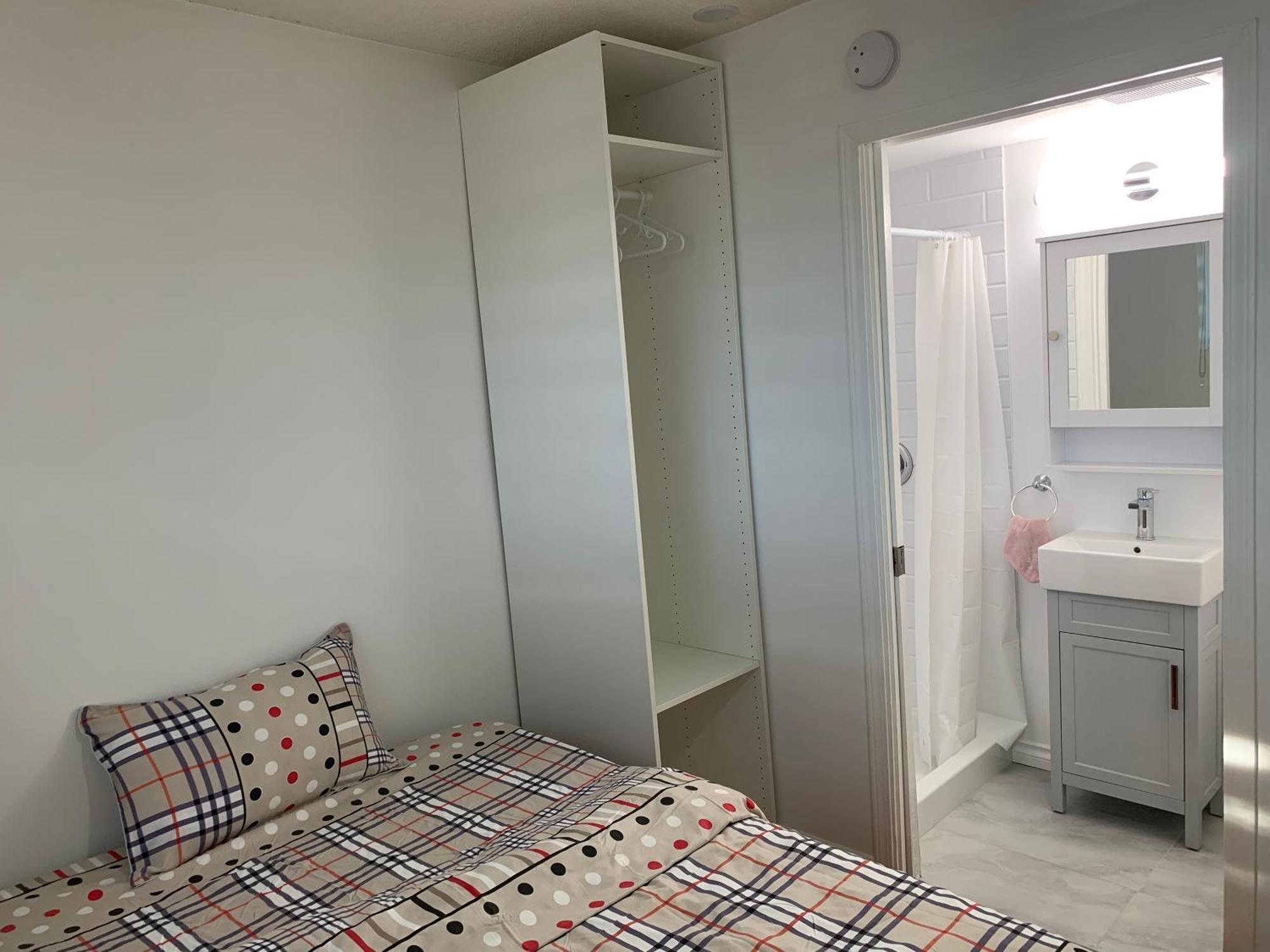 A Special Deal Ending Soon, Only 99 Dollars A Night!! Vancouver West Near Yvr Airport Guest house