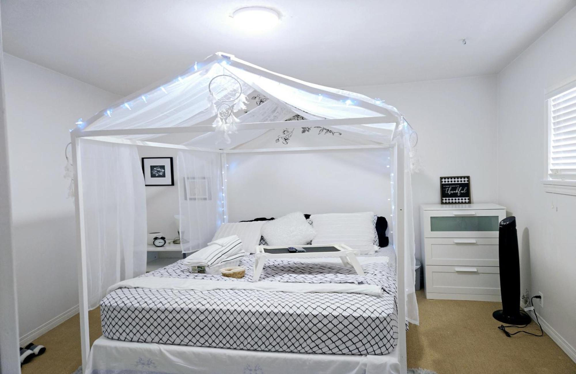Privatunterkunft Lovely Cozy Room! With Attached Private Bath In The Heart Of Vancouver! Private Parking & Self Check-in! *