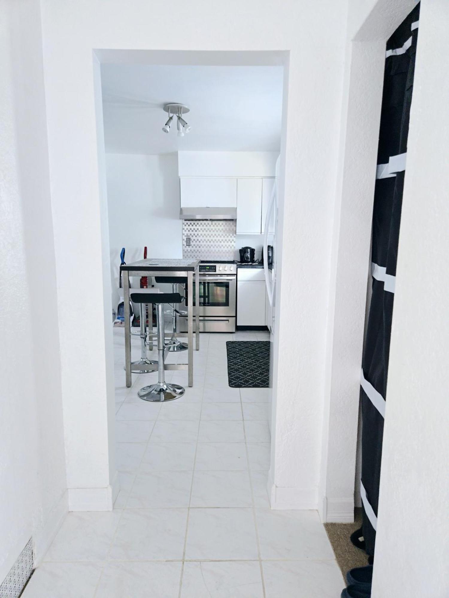 Privatunterkunft Lovely Cozy Room! With Attached Private Bath In The Heart Of Vancouver! Private Parking & Self Check-in!
