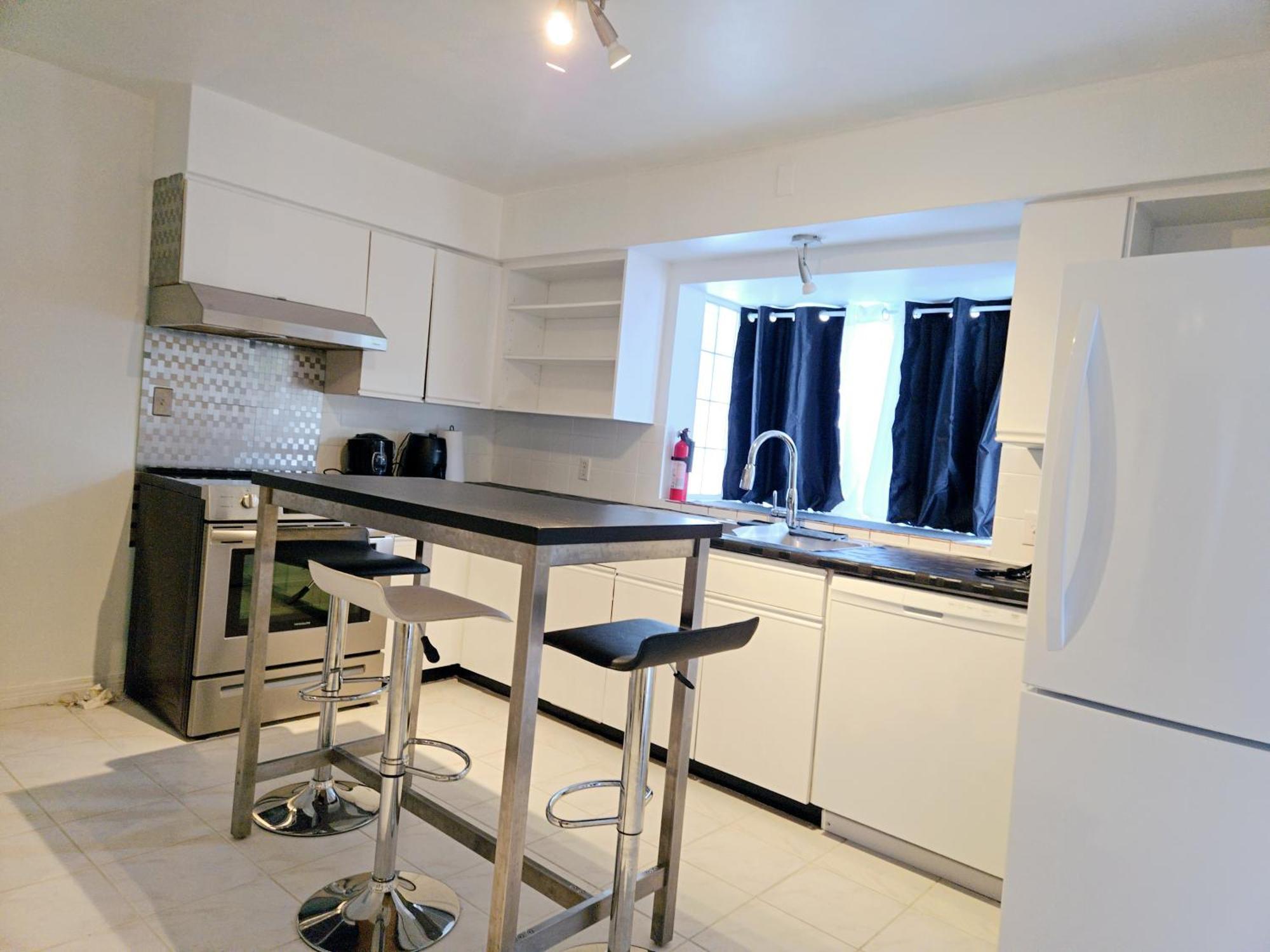 Privatunterkunft Lovely Cozy Room! With Attached Private Bath In The Heart Of Vancouver! Private Parking & Self Check-in! *