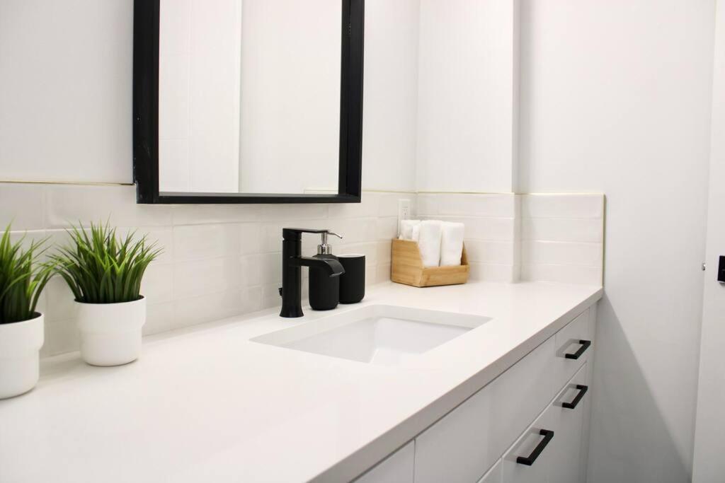 2bdr Stylish Comfort Parkside * Vancouver