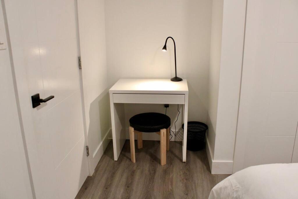 2bdr Stylish Comfort Parkside Apartment