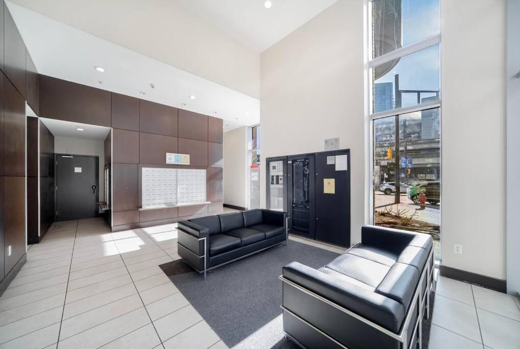 Apartment Beautiful Dt 3 Bed 2bath Apat Free Parking & Pool