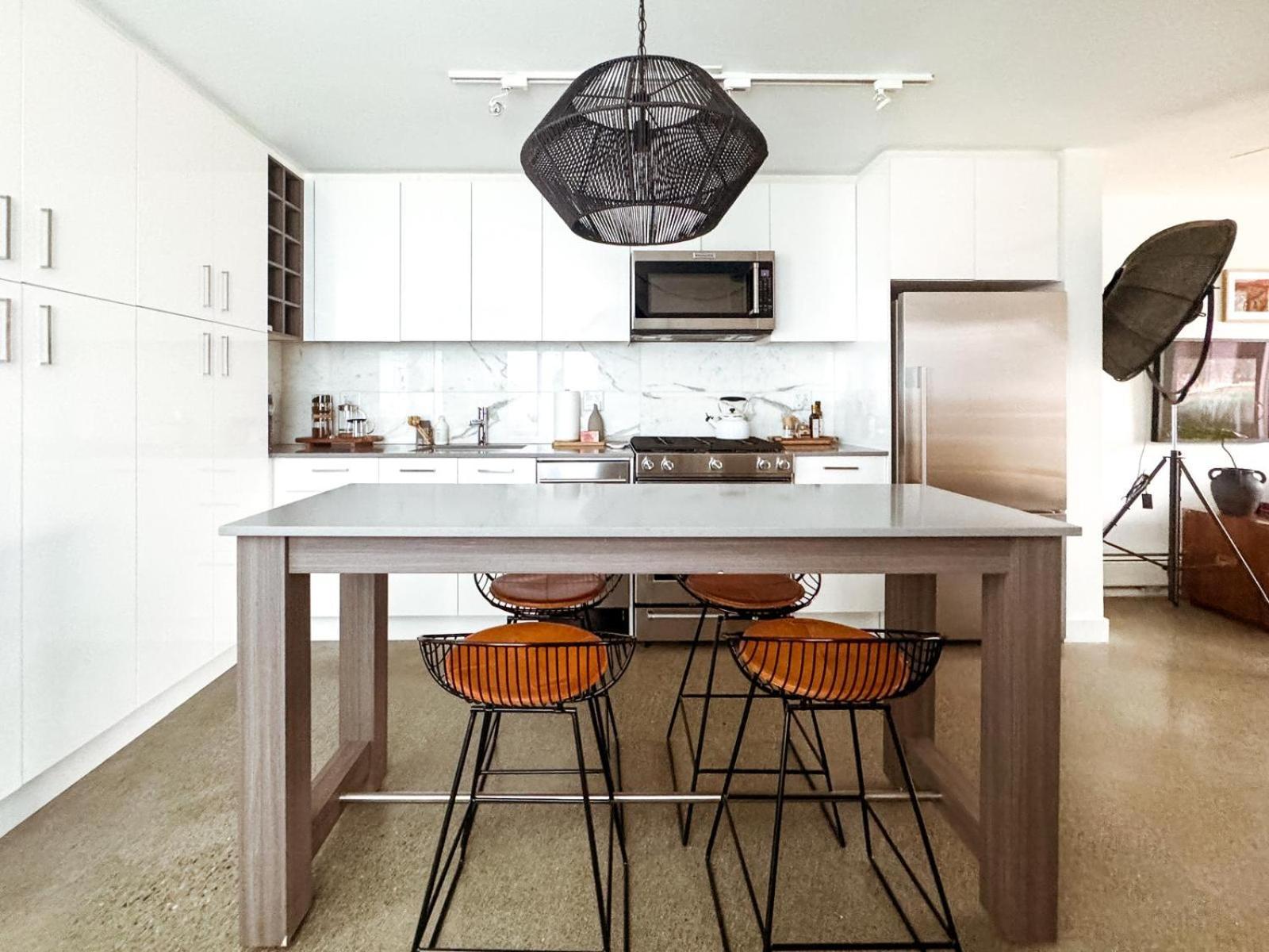 Modern, Bright 2 Bedroom In Historic Chinatown, Downtown *