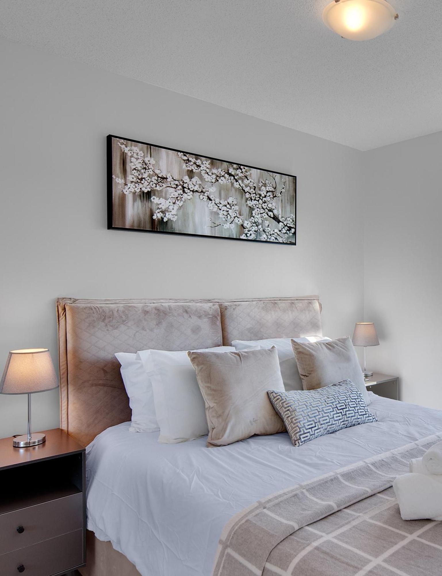 Stylish 2bd In Downtown With Marina View