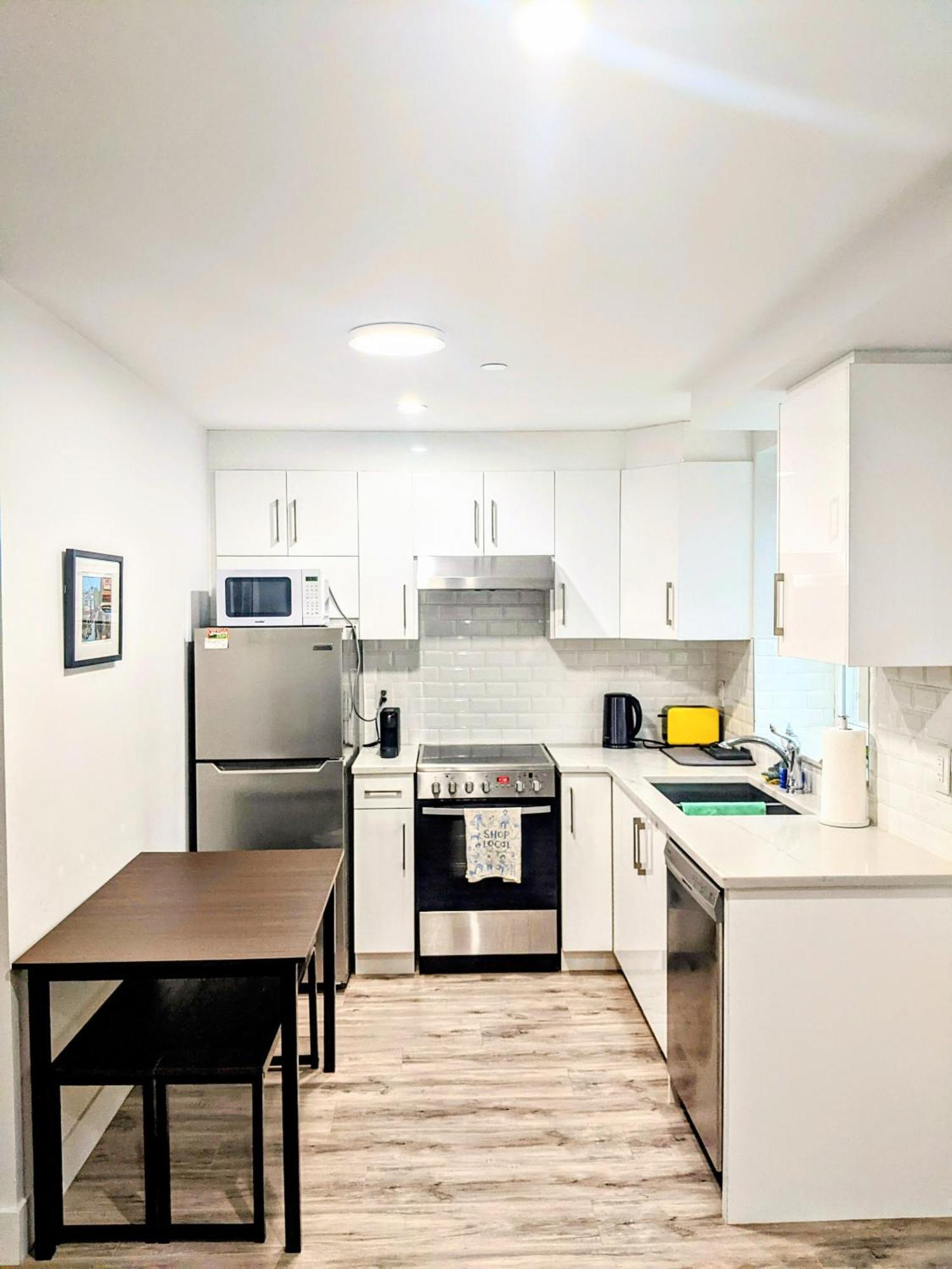 2 Bedrooms Free Parking Location
