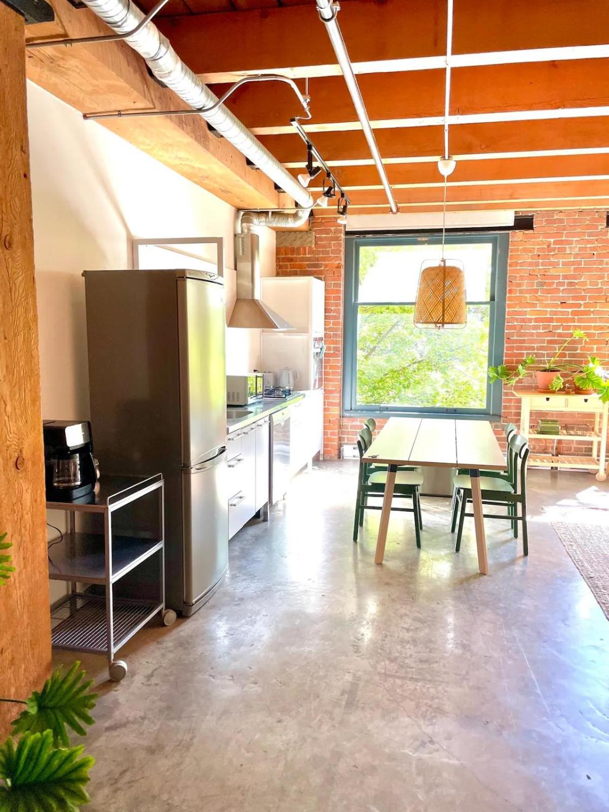 Gastown Loft Apartment *