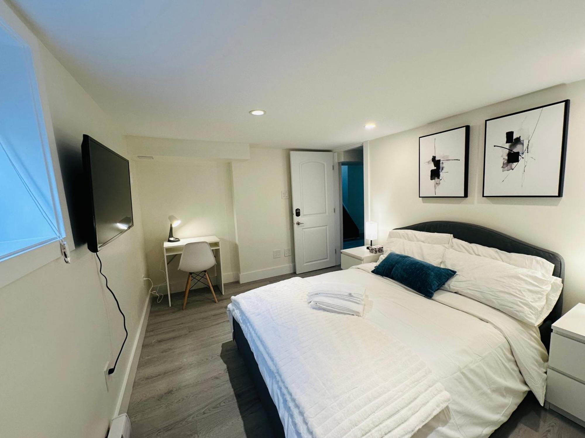 Quiet Basement Steps From Quilchena Park In Homestay *