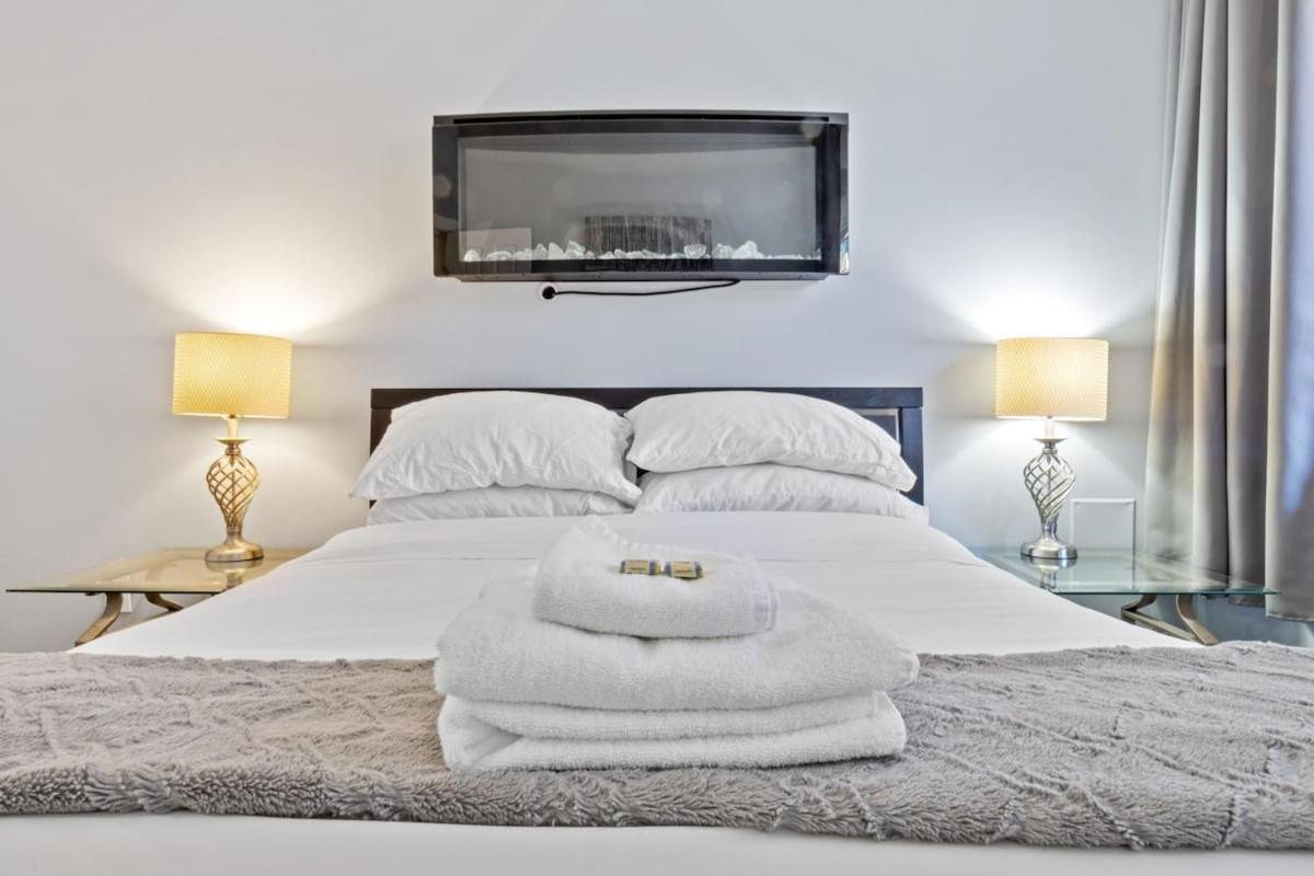 Cozy 1 Bedroom Downtown Apartment *