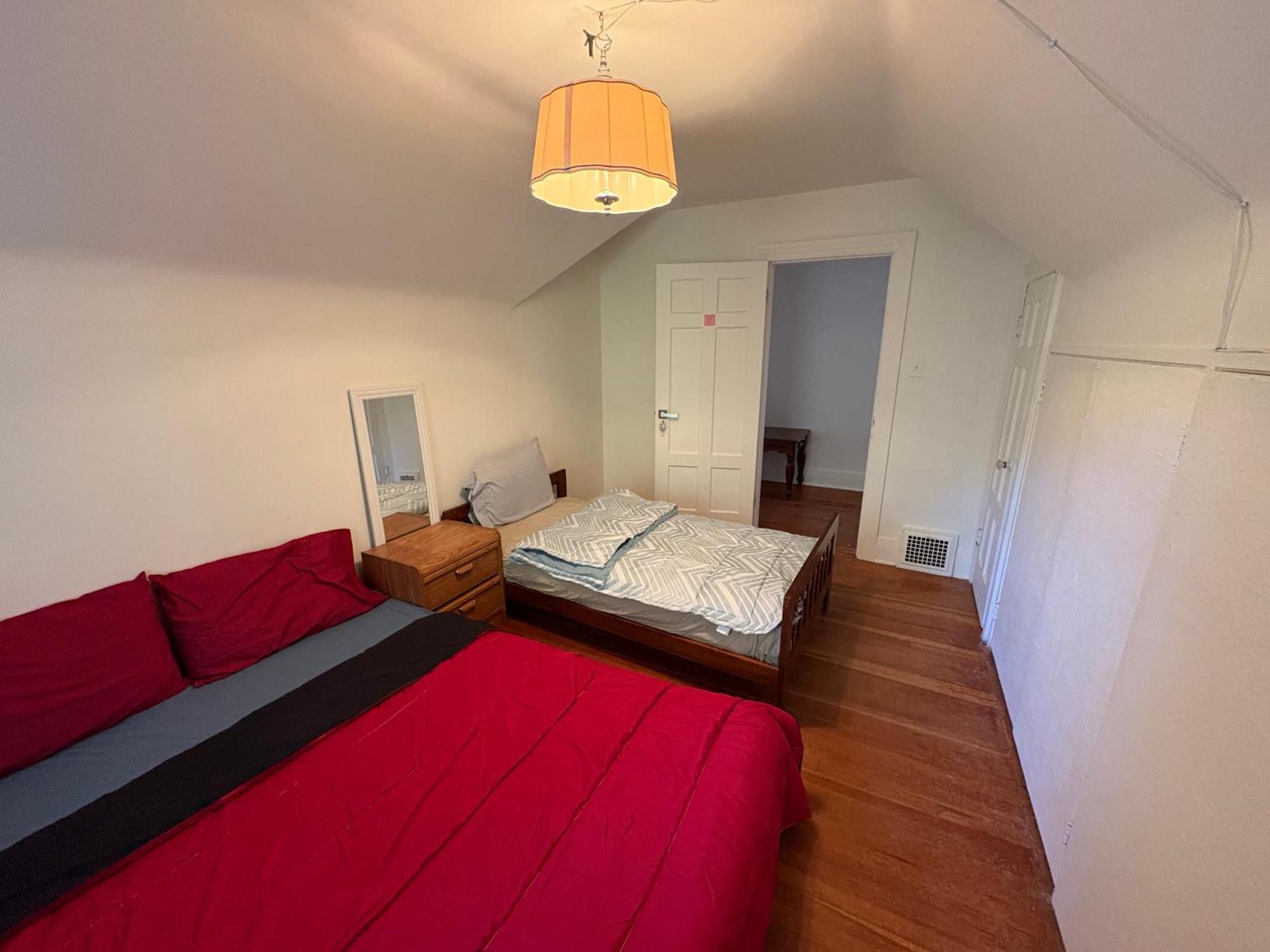 Homestay Budget In Near Ubc, Kerrisdale Shopping Distt