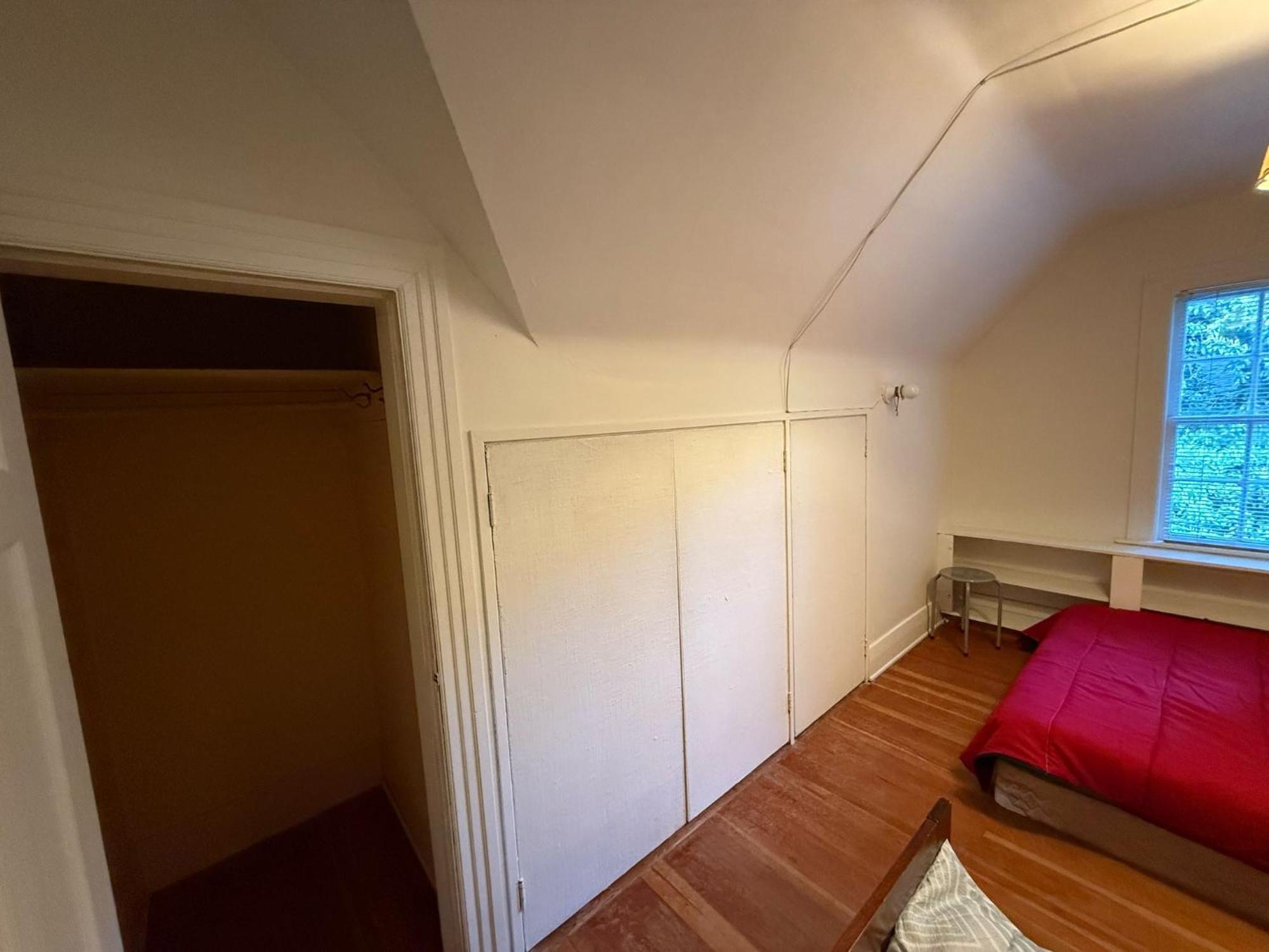 Budget In Near Ubc, Kerrisdale Shopping Distt Homestay *