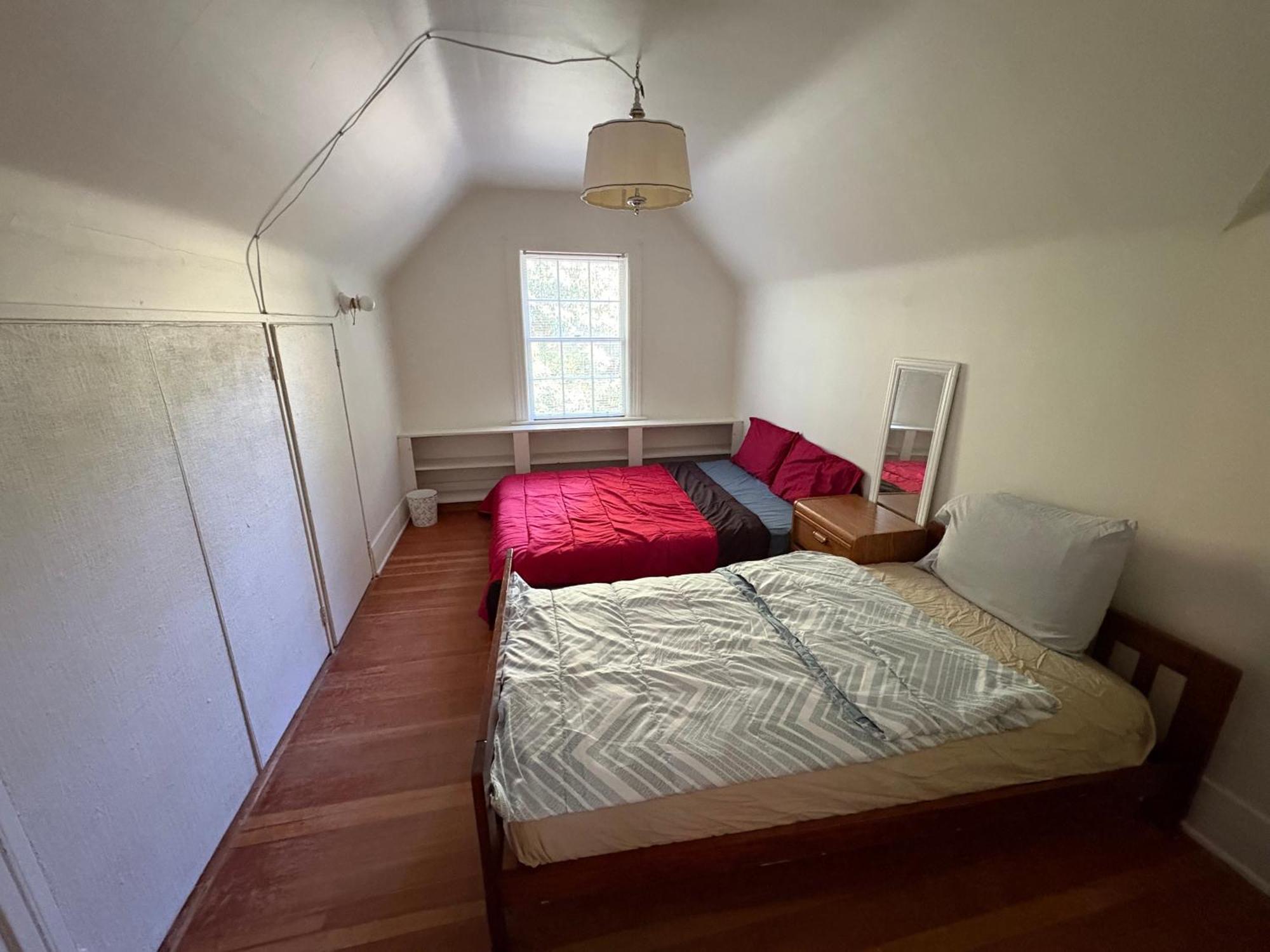 Homestay Budget In Near Ubc, Kerrisdale Shopping Distt
