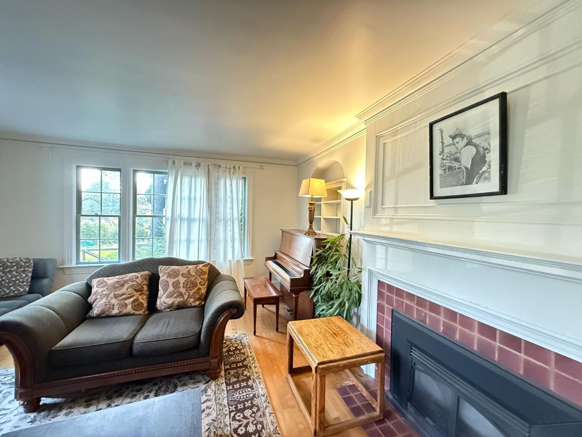 Budget In Near Ubc, Kerrisdale Shopping Distt Homestay Vancouver