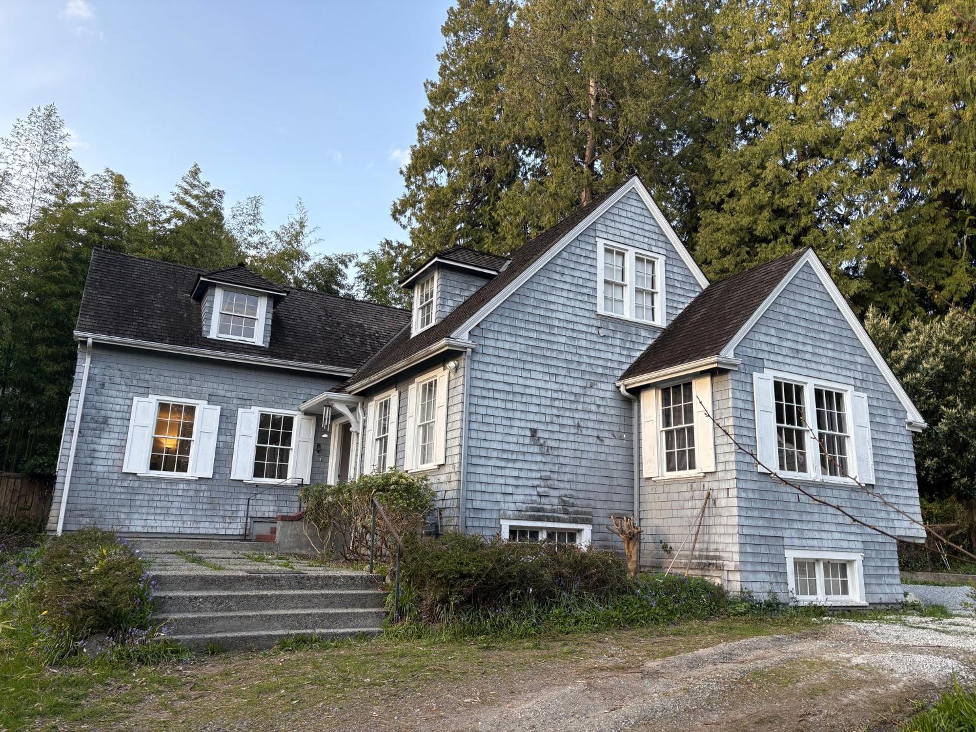 Budget In Near Ubc, Kerrisdale Shopping Distt * Vancouver