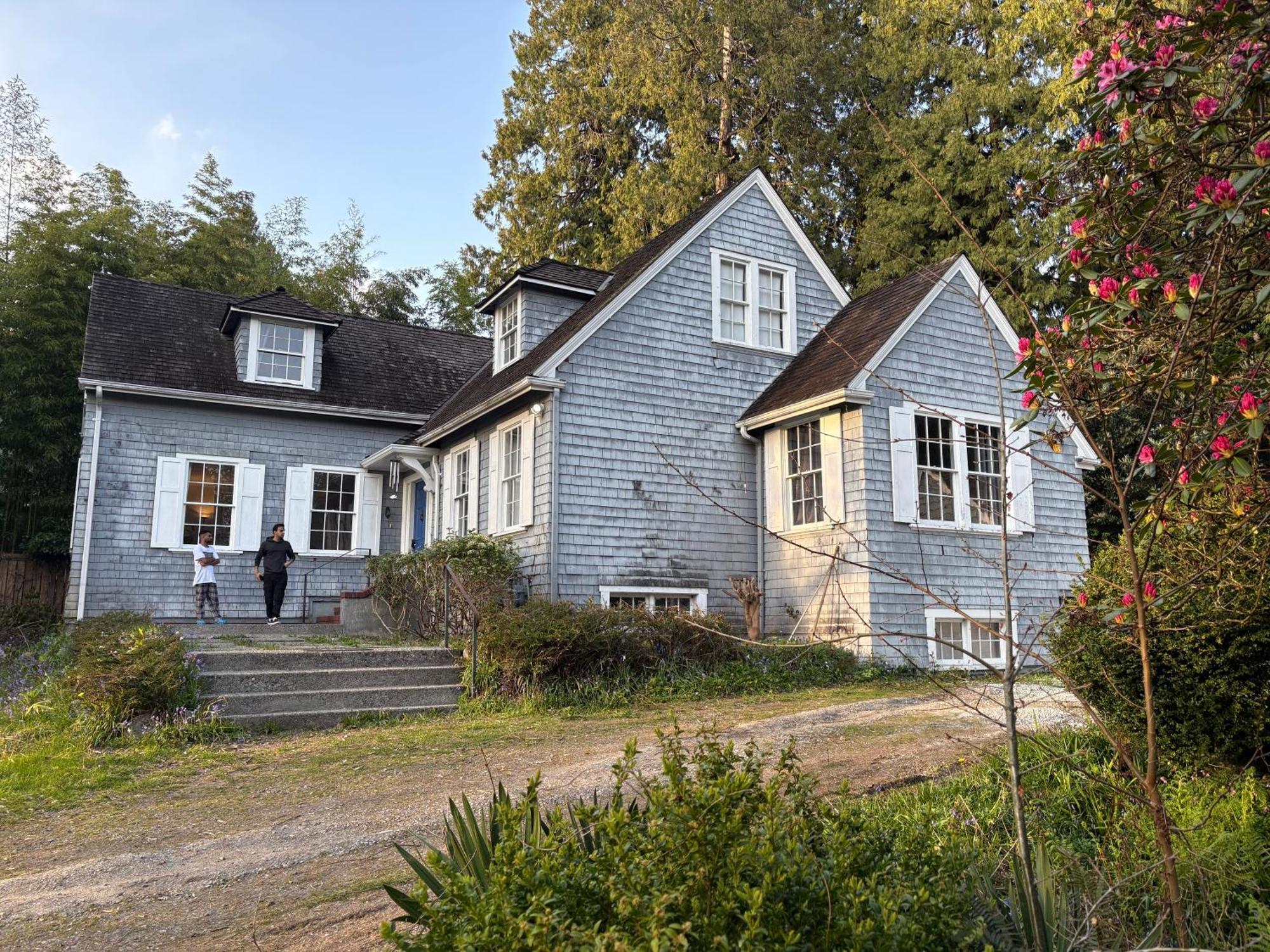 Budget In Near Ubc, Kerrisdale Shopping Distt Homestay Vancouver