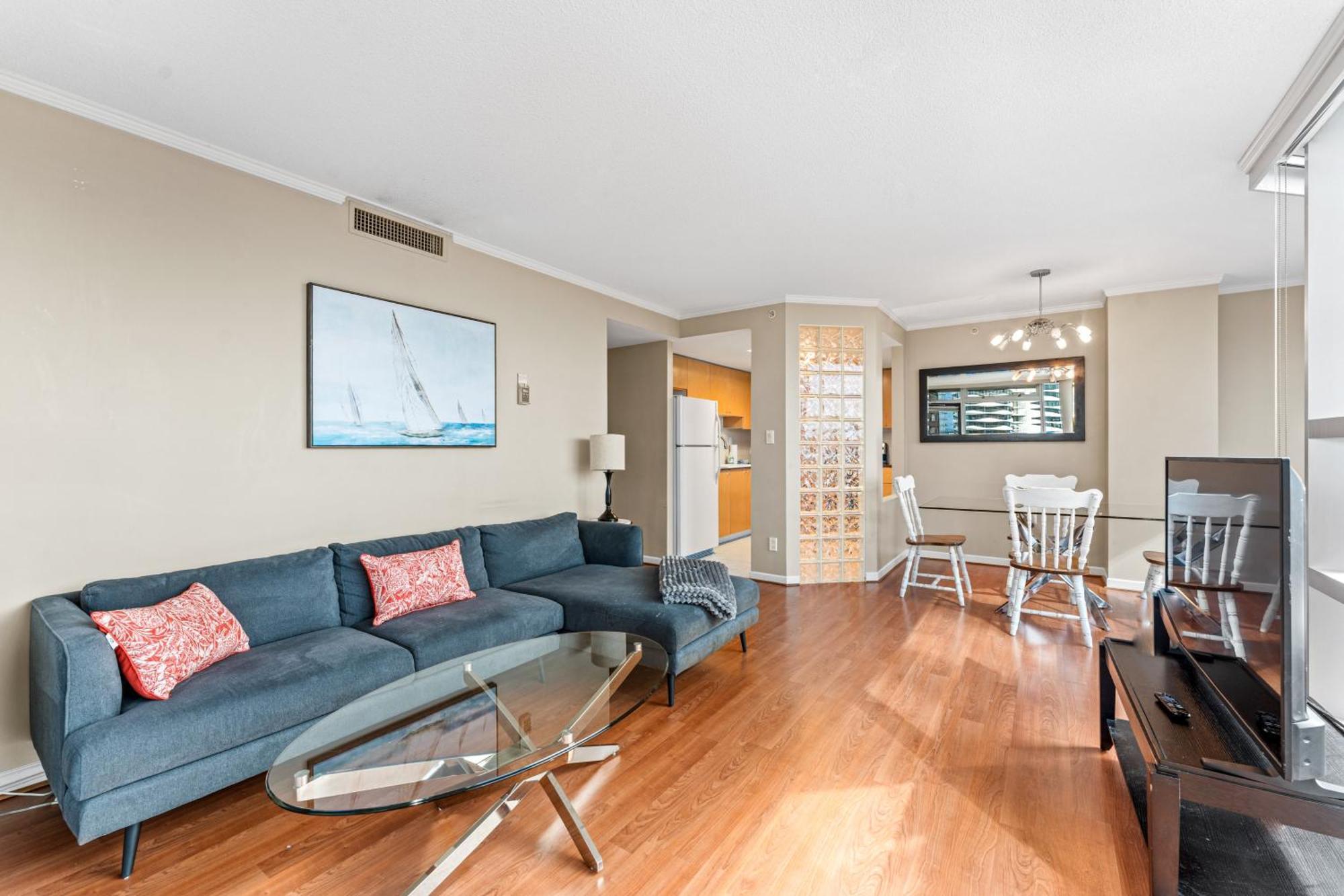 Awesome 2 Bedroom In Downtown *