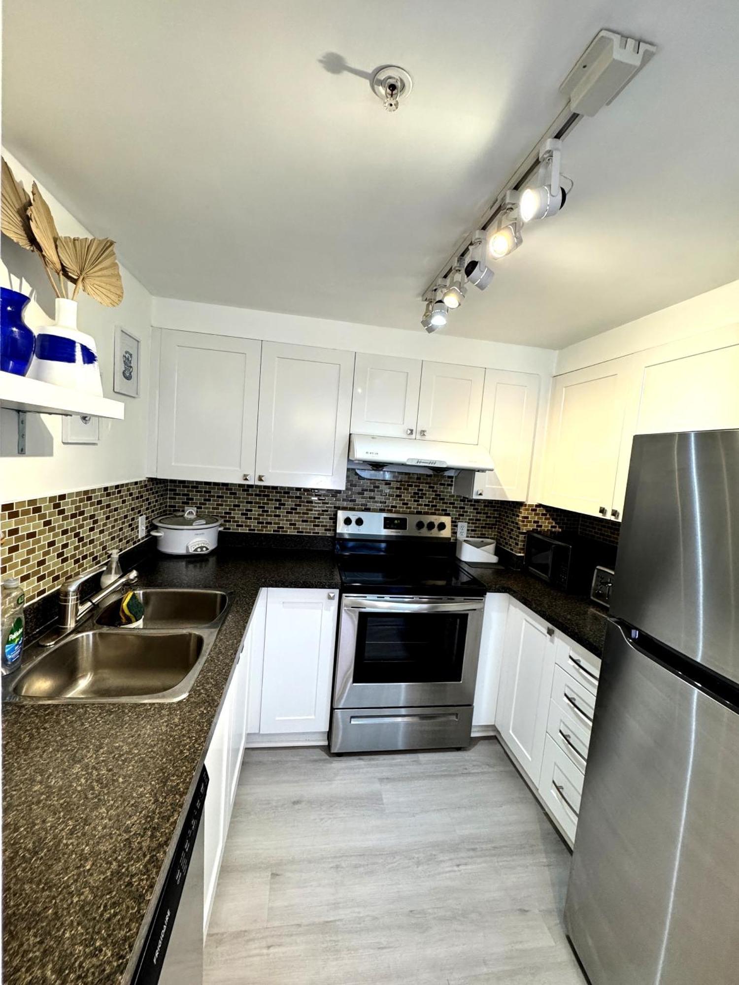 Apartment Stunning Ocean Vancouver