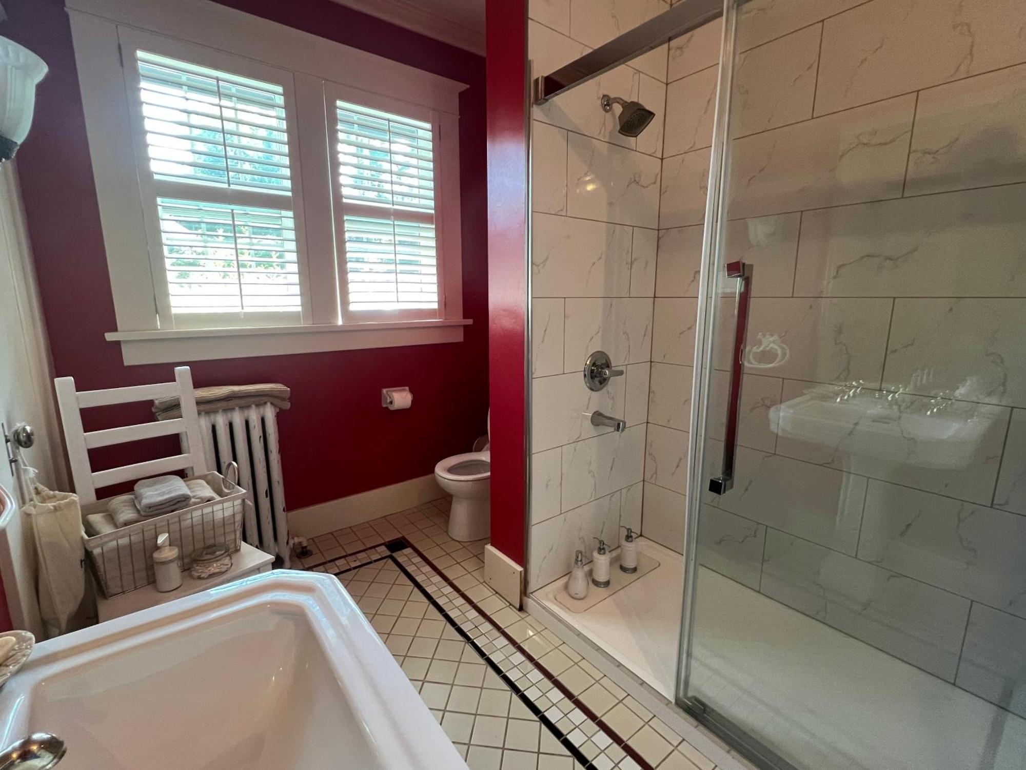 Shaughnessy Gem- Historic Villa- 5 Bedroom 3 Ba- Near Attraction *